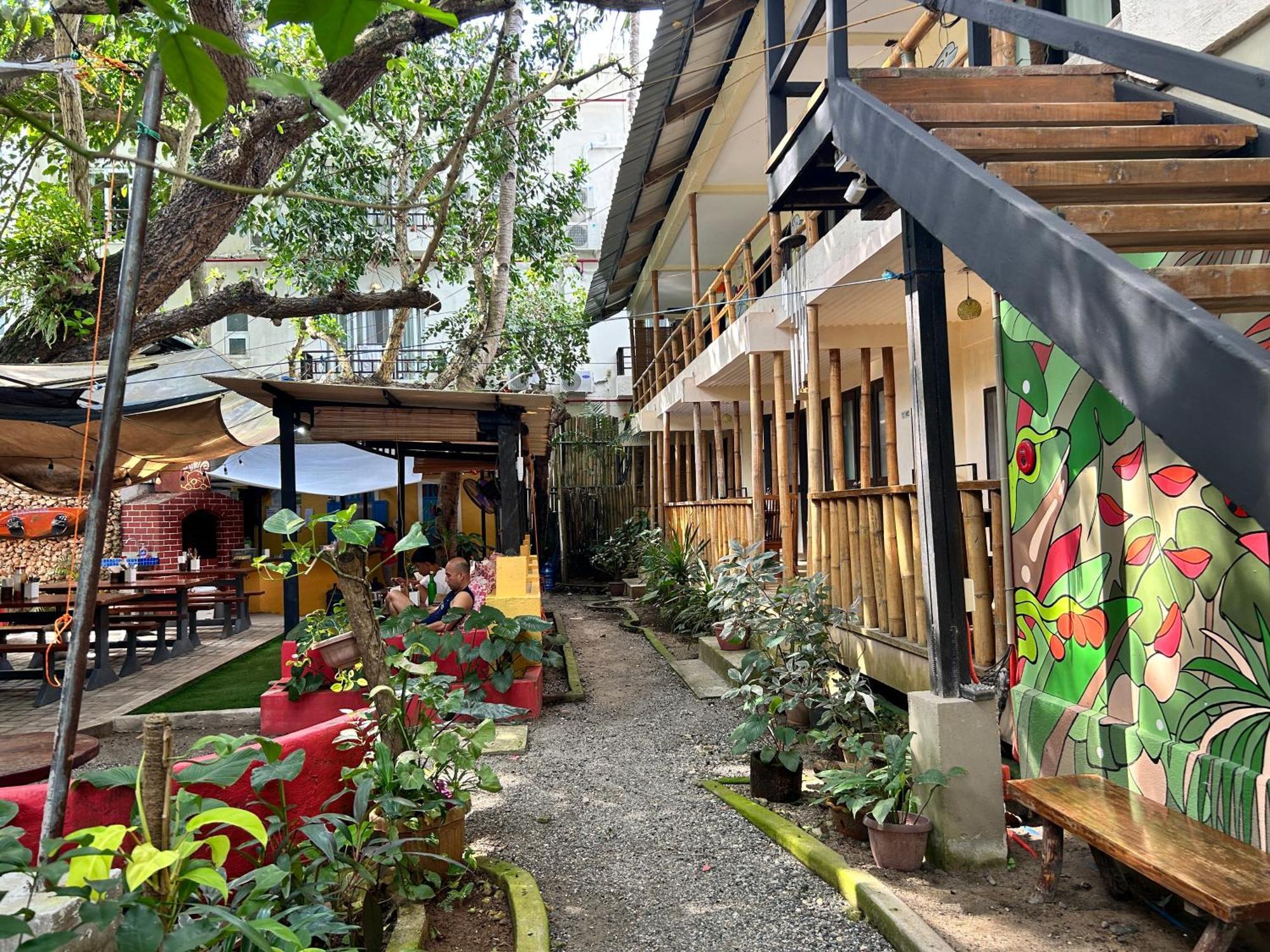 Lazy Dog Bed & Breakfast Balabag  Dış mekan fotoğraf